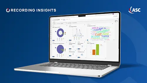 Laptop mit Recording Insights Dashboard zeigt Policy-Erkennung und Compliance-Auswertungen für MiFID II