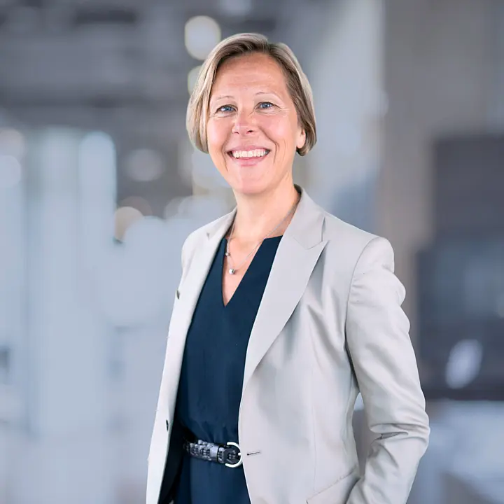 Emma Skygebjerg, Managing Director von ASC Nordics AB, vor modernem Hintergrund.